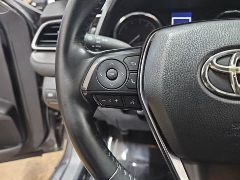 Used 2020 Toyota Camry SE image 16