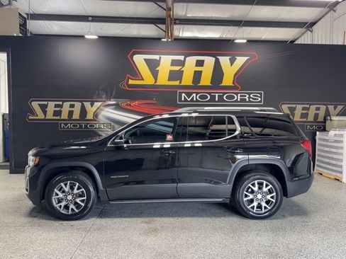 Used 2023 GMC Acadia SLT w/ Preferred Package AWD/4WD image 3