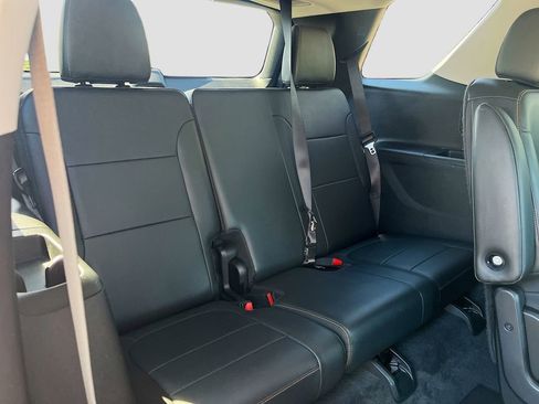 Used 2021 Chevrolet Traverse Premier FWD image 29