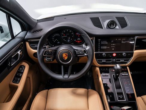 New 2026 Porsche Macan image 14