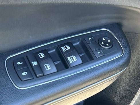 Used 2018 Chrysler 300 S w/ 300S Premium Group image 18