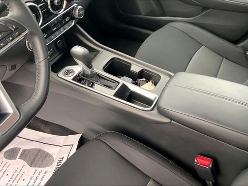 Used 2025 Nissan Sentra SV w/ All-Weather Package FWD image 16