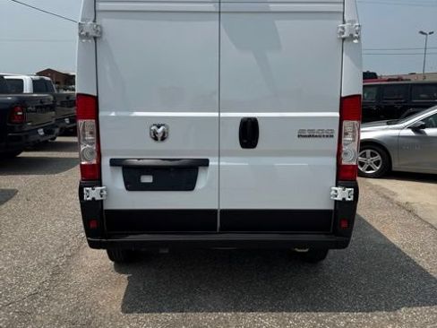 Used 2025 RAM ProMaster 2500 w/ Convenience Group FWD image 7