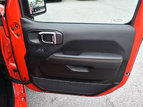 Used 2025 Jeep Wrangler Unlimited Sahara w/ Safety Group AWD/4WD image 26