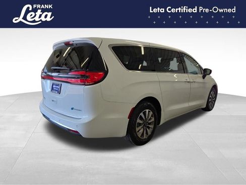 Used 2023 Chrysler Pacifica Touring-L FWD image 6