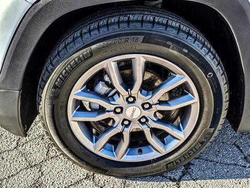 Certified 2024 GMC Terrain SLT image 9