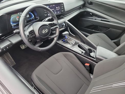 Certified 2025 Hyundai Elantra Sport image 5