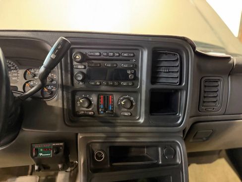 Used 2005 Chevrolet Silverado 3500 LS w/ Heavy-Duty Power Package AWD/4WD image 16