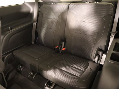 Used 2023 GMC Acadia SLE w/ Driver Convenience Package image 13