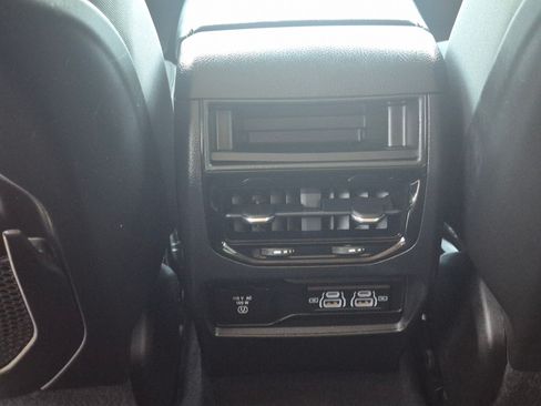 Used 2022 Jeep Grand Cherokee Laredo w/ Luxury Tech Group I AWD/4WD image 23