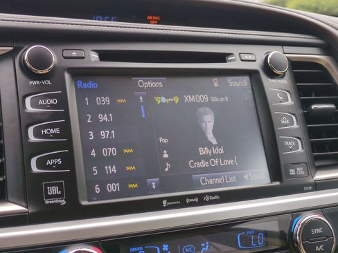 Used 2019 Toyota Highlander Limited Platinum FWD image 23