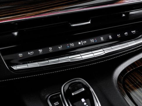 Used 2021 Cadillac Escalade ESV Premium Luxury image 22