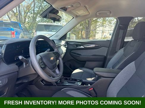 Used 2025 Chevrolet TrailBlazer LT FWD image 8
