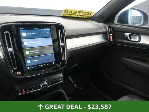 Used 2024 Volvo XC40 B5 Core image 23