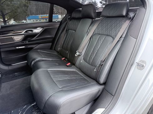 Used 2018 BMW 750i xDrive image 38