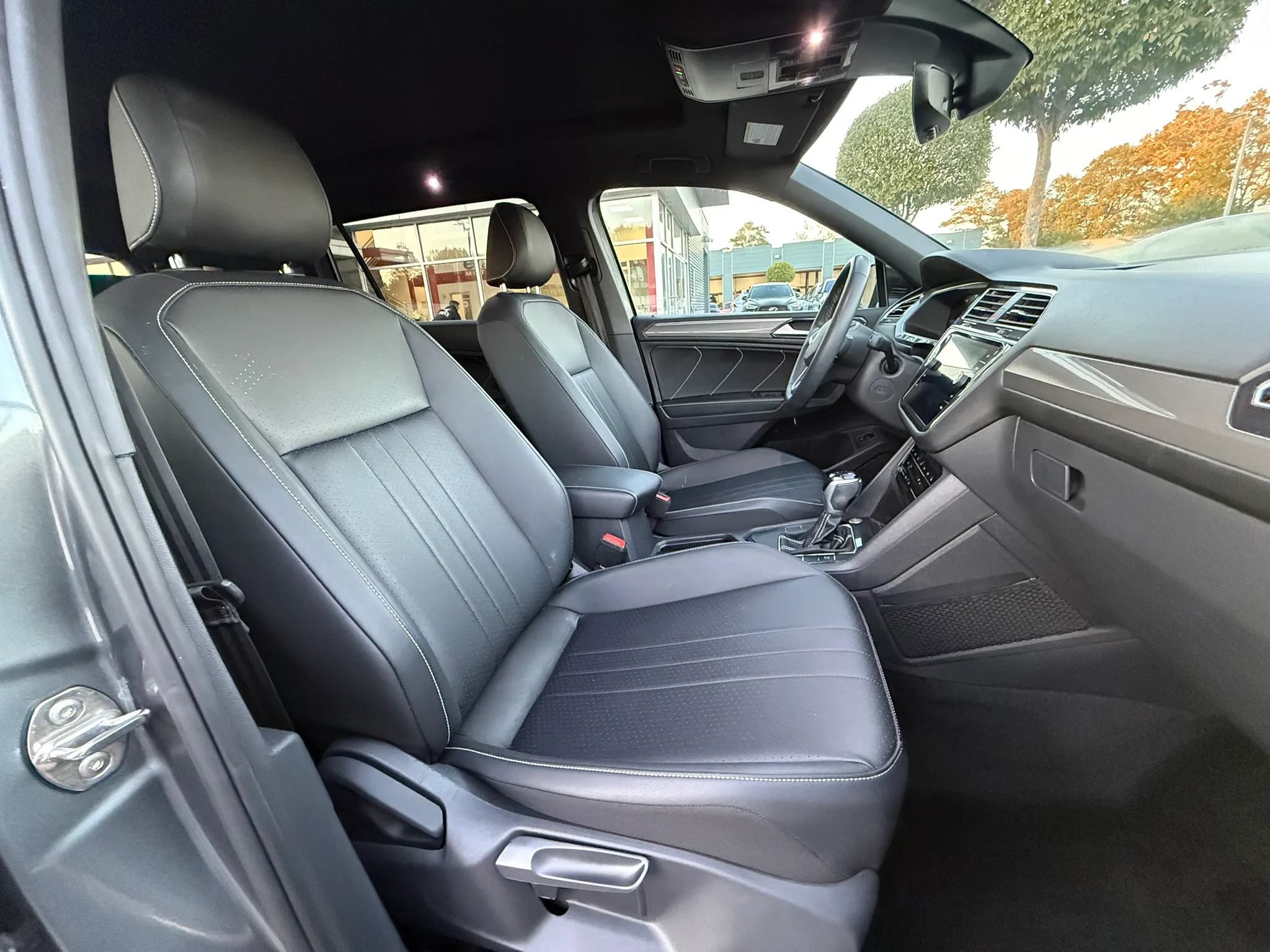 Used 2023 Volkswagen Tiguan SE R-Line FWD image 16