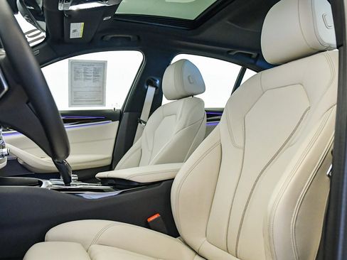 Used 2019 BMW 530e image 20