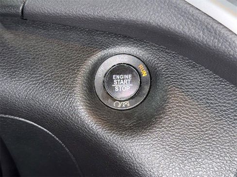 Used 2017 Jeep Cherokee Trailhawk w/ Comfort/Convenience Group image 26