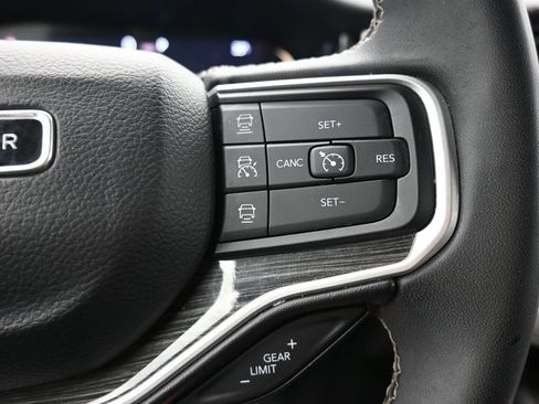 Used 2022 Jeep Wagoneer Series III w/ Flexible Seating Group image 26