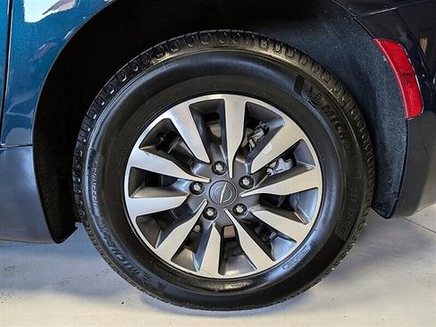 Used 2022 Chrysler Pacifica Touring-L w/ Uconnect Theater Family Group FWD image 14