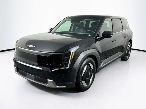 Used 2026 Kia EV9 Light RWD image 3