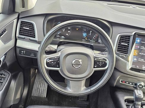 Certified 2022 Volvo XC90 T5 Momentum w/ Climate Package image 19