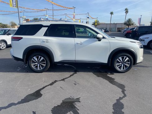 Used 2024 Nissan Pathfinder SL image 7