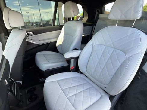 Used 2024 BMW X7 xDrive40i w/ M Sport Package AWD/4WD image 22