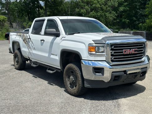 Used 2016 GMC Sierra 2500 4x4 Crew Cab w/ Sierra Convenience Package image 3