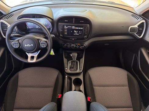 Used 2025 Kia Soul LX w/ LX Technology Package FWD image 20
