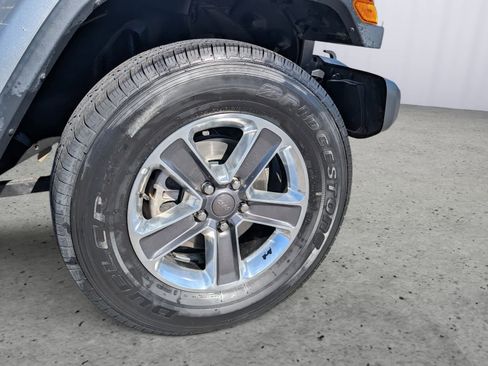 Used 2019 Jeep Wrangler Unlimited Sahara image 7