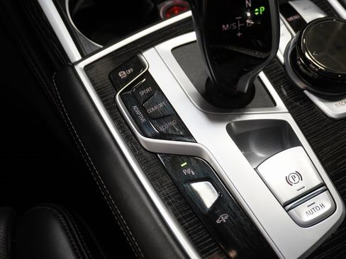 Used 2021 BMW 750i xDrive w/ Executive Package image 34