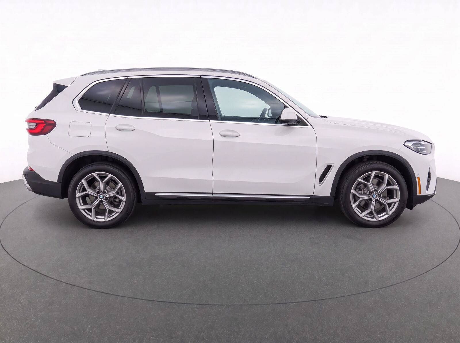 Used 2024 BMW X3 xDrive30i w/ Convenience Package AWD/4WD image 5