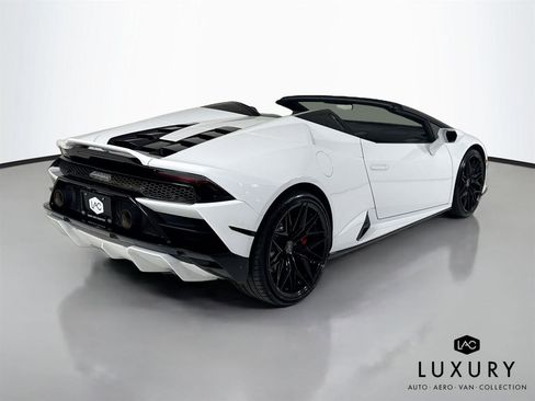 Used 2021 Lamborghini Huracan EVO RWD image 6
