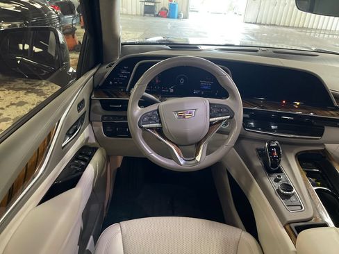 Used 2023 Cadillac Escalade Sport Platinum AWD/4WD image 17