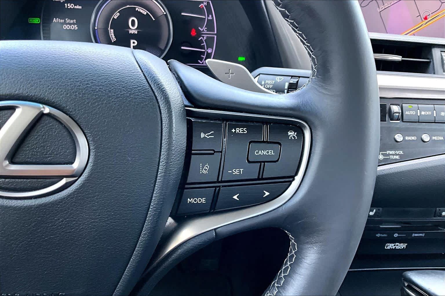 Used 2020 Lexus ES 300h w/ Premium Package FWD image 23