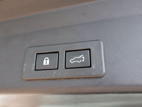 Used 2022 Subaru Ascent Limited w/ Technology Package image 18