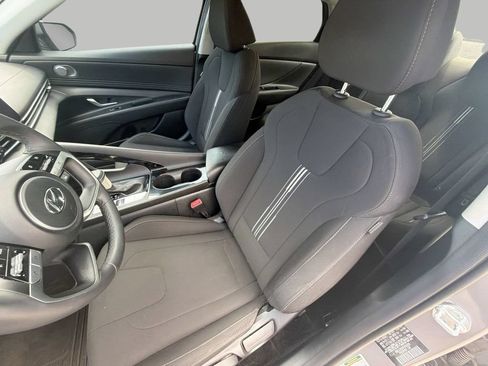 Used 2023 Hyundai Elantra SEL w/ Convenience Package FWD image 16