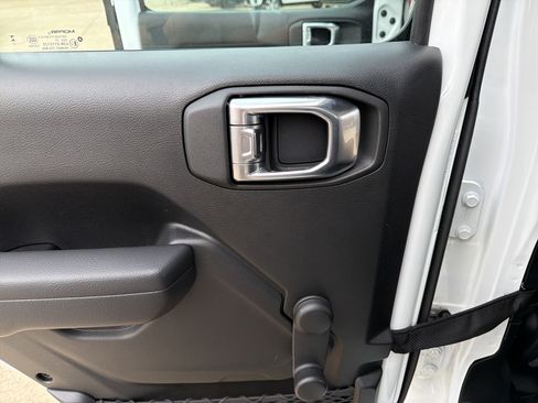 Used 2023 Jeep Gladiator Sport image 28