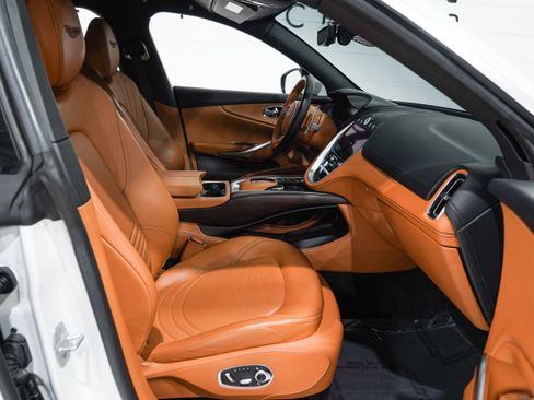 Used 2022 Aston Martin DBX AWD/4WD image 14