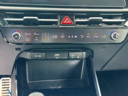 Certified 2025 Kia Niro EX Touring FWD image 16