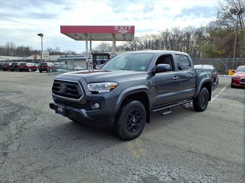 Certified 2022 Toyota Tacoma SR5 image 3