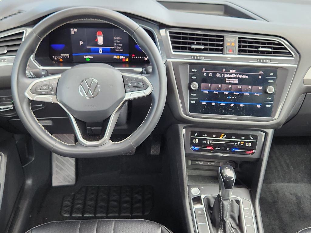 Used 2022 Volkswagen Tiguan SE FWD image 3