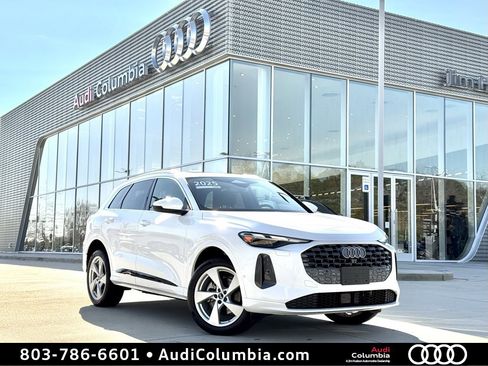 Used 2025 Audi Q5 2.0T Premium w/ Convenience Package image 1