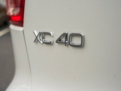 New 2026 Volvo XC40 B5 Ultra w/ Protection Package Premier image 9