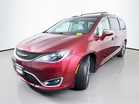 Used 2017 Chrysler Pacifica Limited w/ UConnect Theater Package FWD image 3