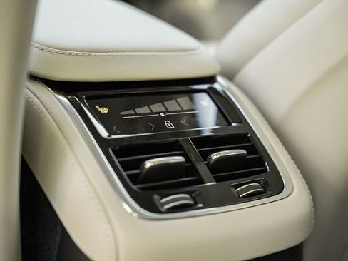 New 2026 Volvo XC90 T8 Ultra w/ Protection Package Premier image 33