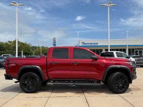 Used 2025 Chevrolet Colorado Trail Boss AWD/4WD image 4