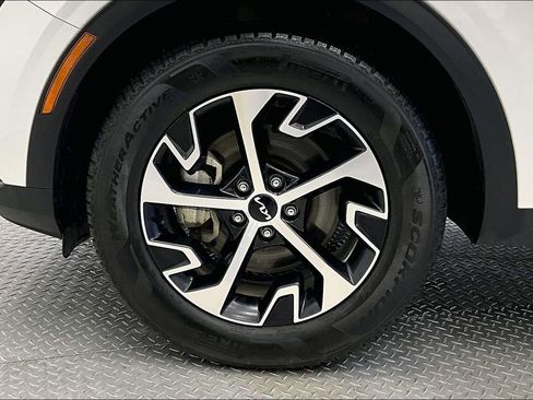 Used 2023 Kia Sportage EX image 8