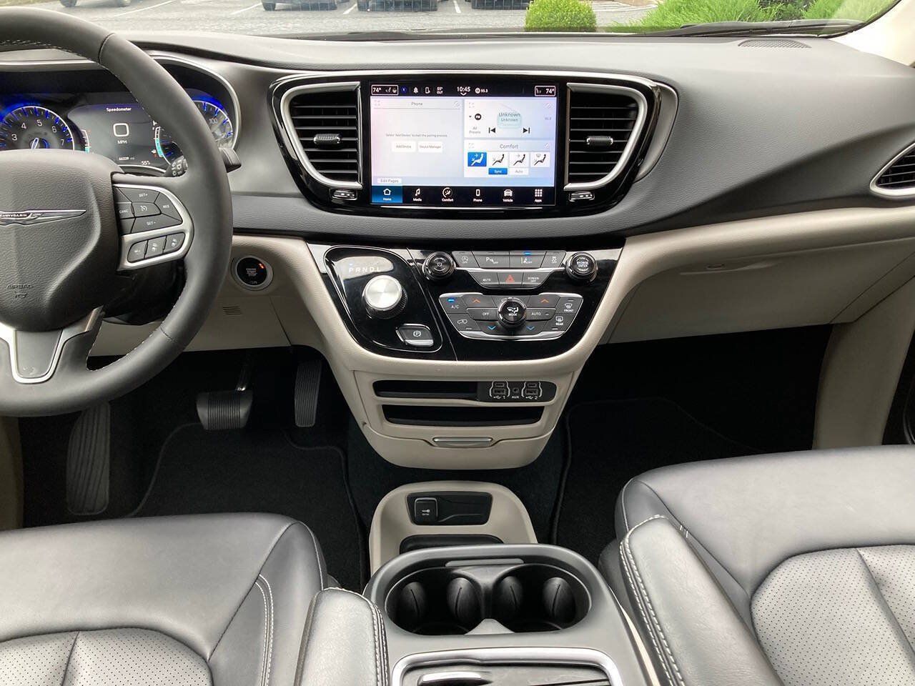 Used 2024 Chrysler Pacifica Touring-L FWD image 21